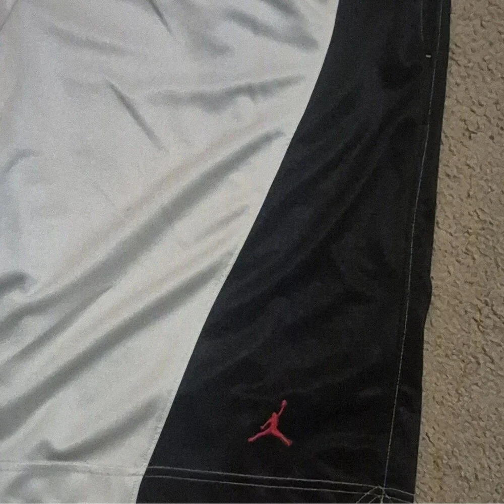 Jordan Basketball Shorts Men's Size XL White Black Athletic Mesh